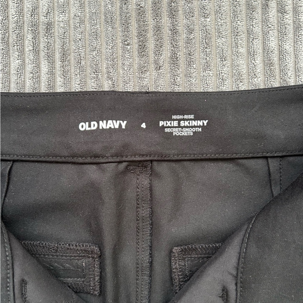 Old Navy High-Rise Pixie Skinny Pants - Picture 3 of 3
